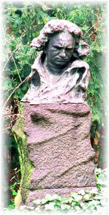 Bonn - Beethovenhaus,  statue dans le jardin...