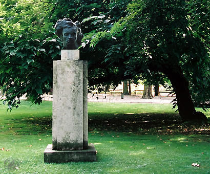 Jardin du Luxembourg - Sculpture de Bourdelle...