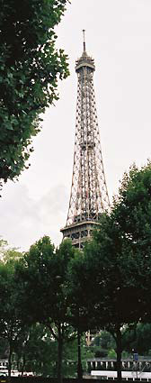 La Tour Eiffel : vue depuis la rue Beethoven...